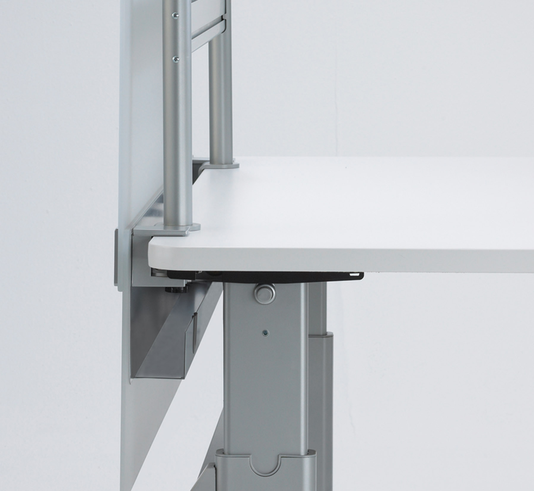 Cableway on Details Adjustables Tables